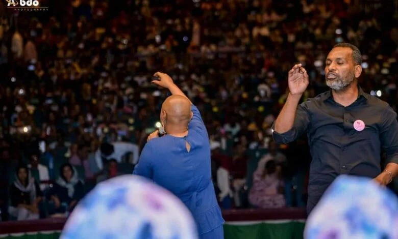 على قدر المحبة..بالصور تفاعل كبير من الجمهور مع الفنانة منى مجدي في حفل كورال كلية الموسيقى و الدراما منى مجدي