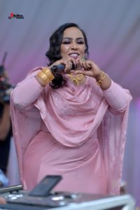 شاهد بالصور.. بــ(البمبي) الفنانة هدى عربي تخطف الأضواء وتسحر محبيها ومتابعيها من الجنسين هدى بمبي3