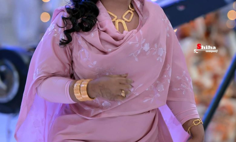 شاهد بالفيديو.. فنان سوداني يشعل حفل في صعيد مصر بأغنية الفنانة هدى عربي (جيد لي) هدى بمبي4