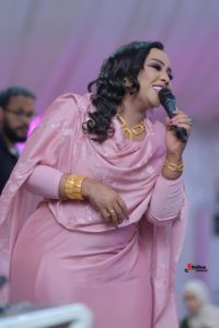 شاهد بالصور.. بــ(البمبي) الفنانة هدى عربي تخطف الأضواء وتسحر محبيها ومتابعيها من الجنسين هدى بمبي5