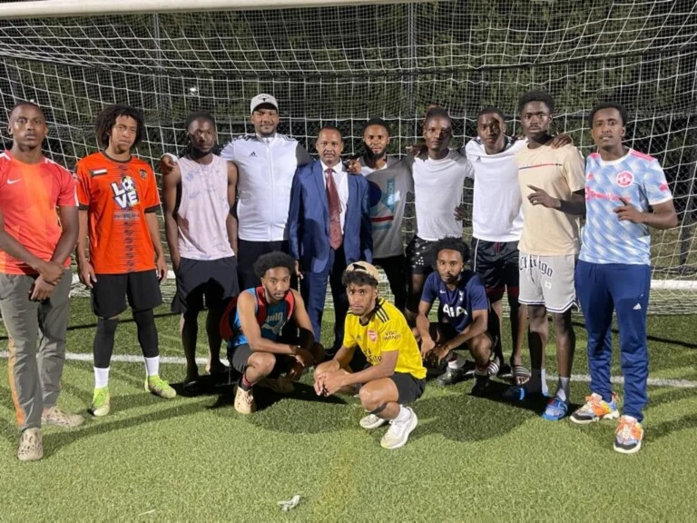 المحرر مع فريق فريق فلادلفيا بطل الدورى 768x576 1