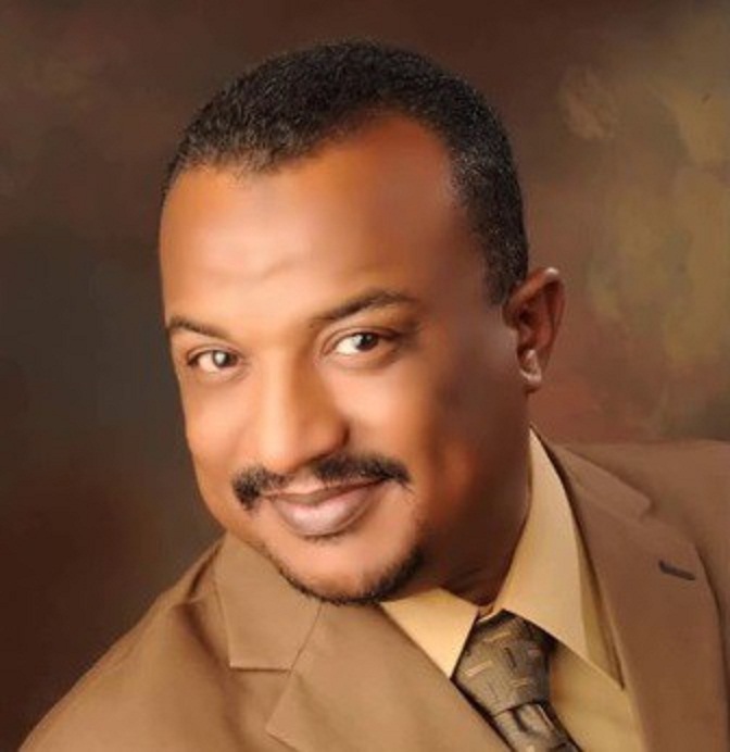 شاهد بالفيديو.. الكوميديان السوداني محمد موسى يحكي موقف تعرض من خلاله للإهانة من طفلتين وبسببه رفض تناول العشاء (واحدة قالت للتانية ديل ما رجال ديل الفنانين) محمد موسى