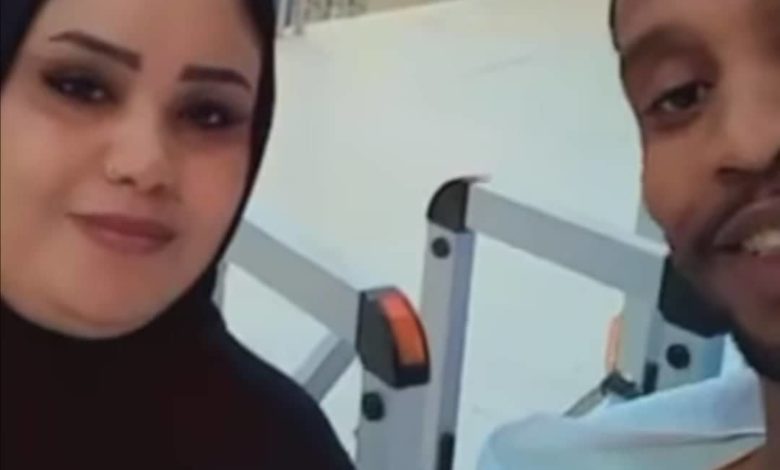 شاهد بالصورة والفيديو.. الفنانة توتة عذاب وأحد معجبيها يثيران ضجة غير مسبوقة داخل الحرم وأثناء أدائهما العمرة 313225413 1655930798192747 6050848377372030672 n