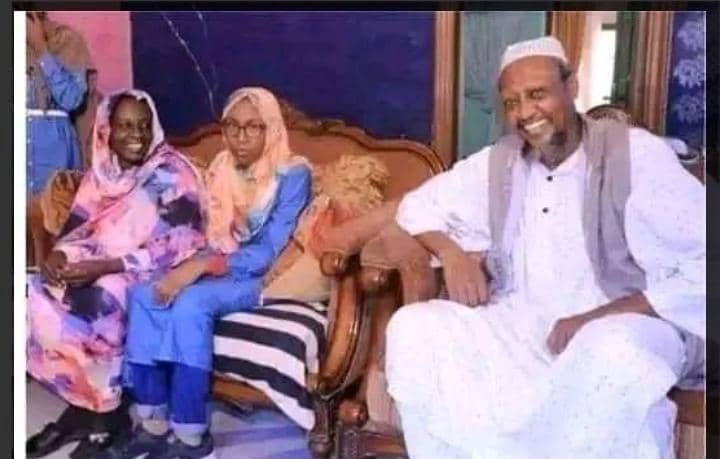جاها عديل في البيت وبرضو ماضحكت ..تعليقات واسعة لصورة تجمع اولى الشهادة مع النجم فضيل IMG 20221002 WA0017