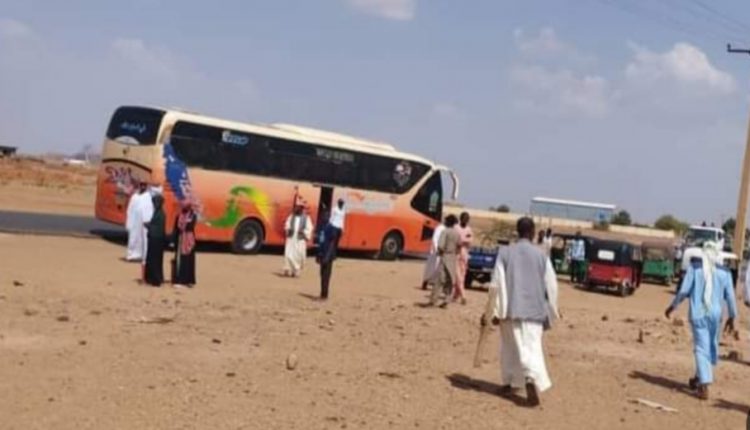 تفاصيل القبض على عصابة مسلحة نهبت ركاب بص سفري بأمبدة تفاصيل القبض على عصابة مسلحة نهبت ركاب بص سفرى