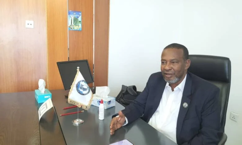 رئيس الغرفة القومية للمصدرين : الدولة تشجع الأجانب واللصوص والمهربين على الاستثمار في السودان رئيس الغرفة القومية للمصدرين عمر بشير