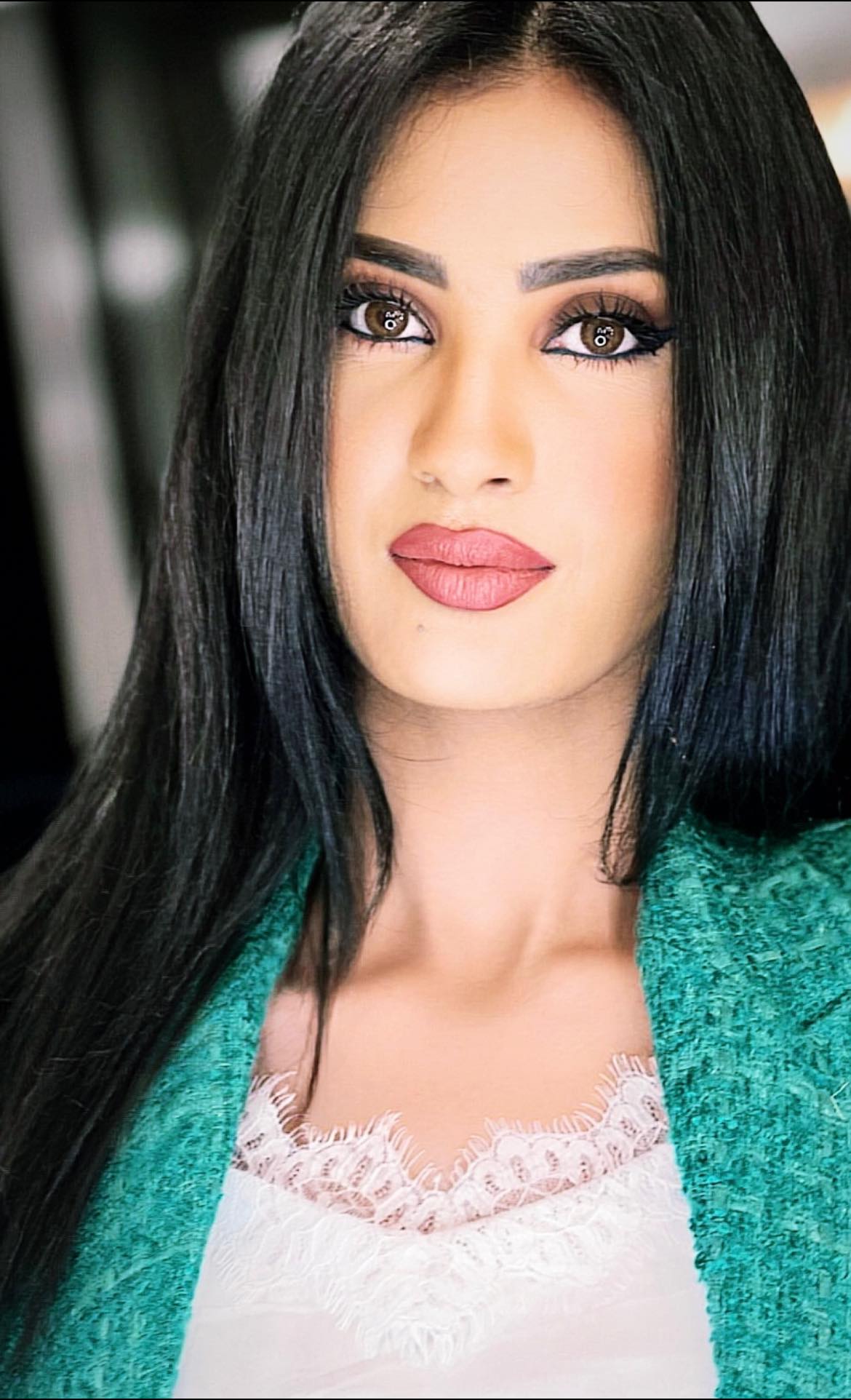 شاهد بالفيديو.. المذيعة السودانية الشهيرة تسابيح خاطر تغني خليجي أثناء قيادتها لسيارتها بشوارع الإمارات تسابيح22