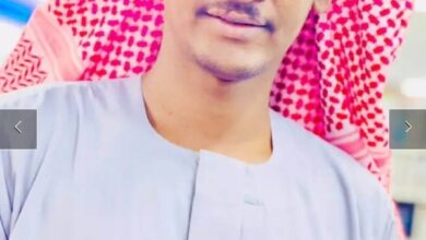 ود الاشبة - شاهد بالفيديو.. فنان الربابة ود الأشبة يظهر بالزي الرسمي للجيش ويطالب الشباب بعدم النوم والجمهور يشبهه بالمشير الزبير محمد صالح