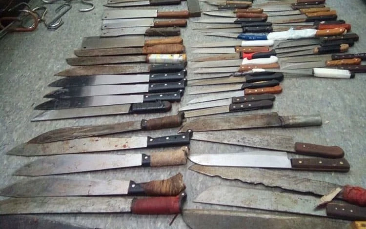 أثارت الرعب.. (عصابات نيقرز) تقتحم مستشفى بالخرطوم سواطير 750x470 1 jpg