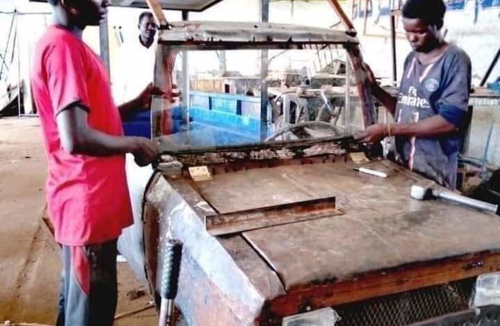 شاهد بالصور: شاب سوداني يخترع سيارة تعمل بالطاقة الشمسية يحصد الإعجاب بمنصات التواصل FB IMG 1670682938755