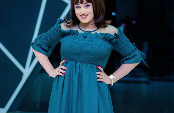 شاهد بالفيديو.. المودل آية أفرو تعود لإثارة الجدل على مواقع التواصل تعلن دعمها الكامل للجيش وتهاجم النشطاء وتصفهم بالمنافقين FB IMG 1671885674787