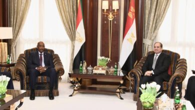 البرهان والسيسي - السيسي يخاطب البرهان... ما وراء الرسالة التي سلّمها السفير المصري للبرهان