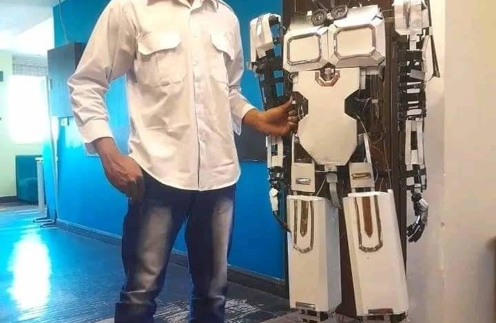سوداني صانع الروبوتات