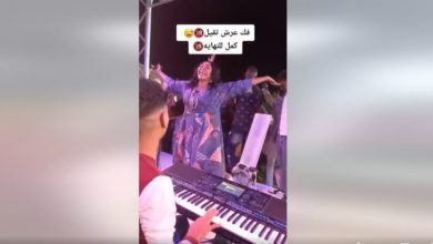 فنانة مثيرة