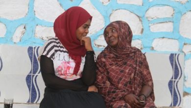 93463 أفاق مع والدتها