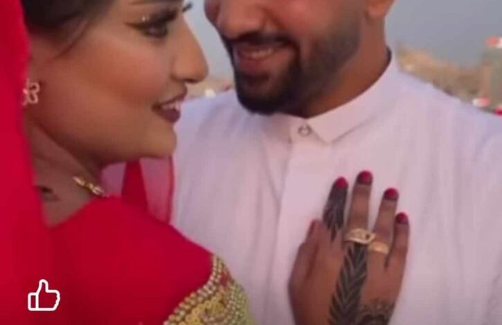 شاهد بالصور والفيديو.. من أمام البحر.. عريس خليجي وعروسته يختاران الزي القومي السوداني “الجلابية” و “الثوب” للظهور به في جلسة تصوير زواجهما ومتابعون: (متألقين بثيابنا) 370082493 673635307876388 2401679143076294734 n 725x1024 1