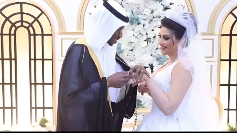 شاهد.. قصة تعارف مقدما برنامج بود كاست " أمل القرشي" والشاب "عزيز فلاتة " وزواجهما تنزيل 24