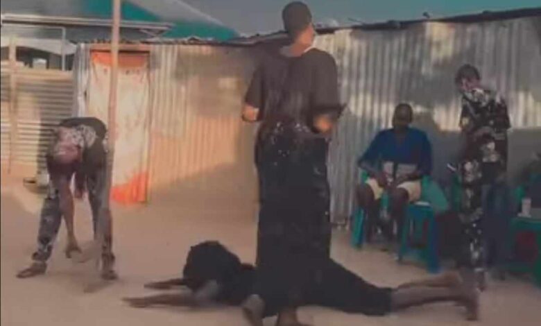 شاهد بالفيديو.. رقصة الرجوع للخرطوم تثير ضجة واسعة على مواقع التواصل بعد إظهارها نساء يرقصن بطريقة مثيرة ويرقدن على الأرض 371521071 191766237236576 2705178779167675325 n 780x470 1