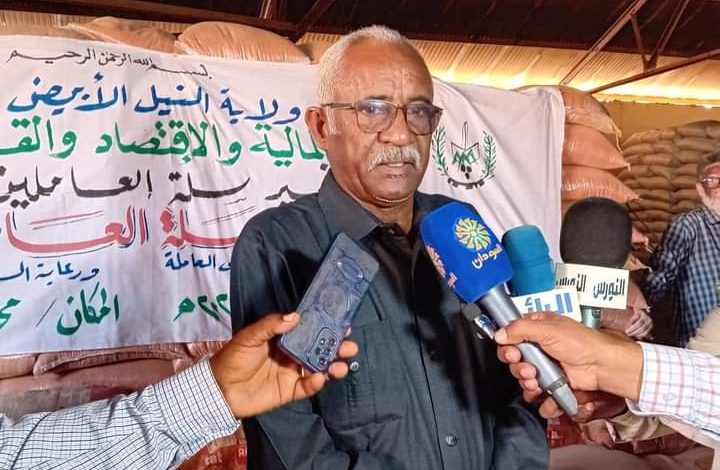 والي النيل الأبيض يدشن سلة العاملين FB IMG 1698928497413