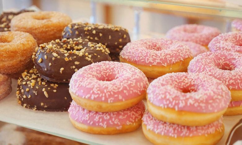 امرأة تسطو على شاحنة محمّلة بآلاف قطع الدوناتس image 2