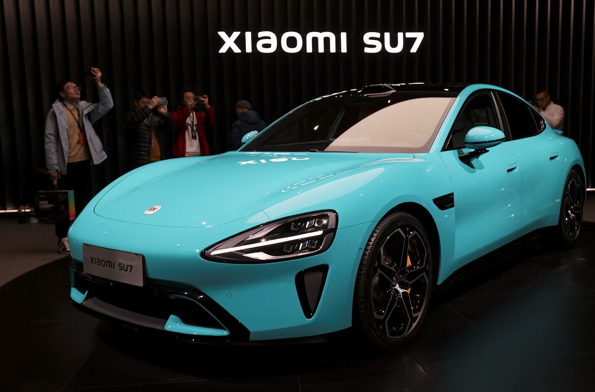 شاومي تقتحم سباق الكبار وتقدّم أولى سياراتها الكهربائية image