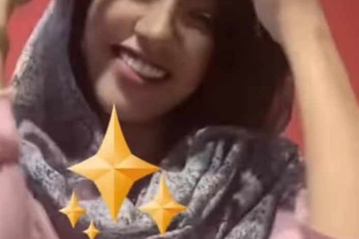 شاهد بالفيديو والصورة.. حسناء سودانية فائقة الجمال تخطف قلوب المتابعين بعد ظهورها وهي تتفاعل وتتمايل مع أغاني “الربابة” 416113502 378536634871936 7227749339733941753 n