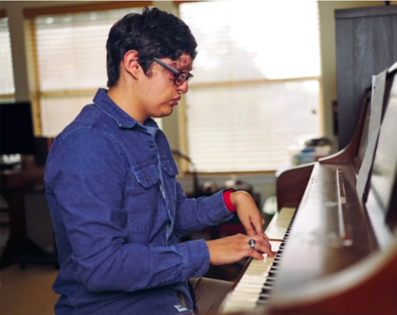 حب ودعم عائلته جعلاه يتجاوز التحديات بعد ولادته دون أنف image 19