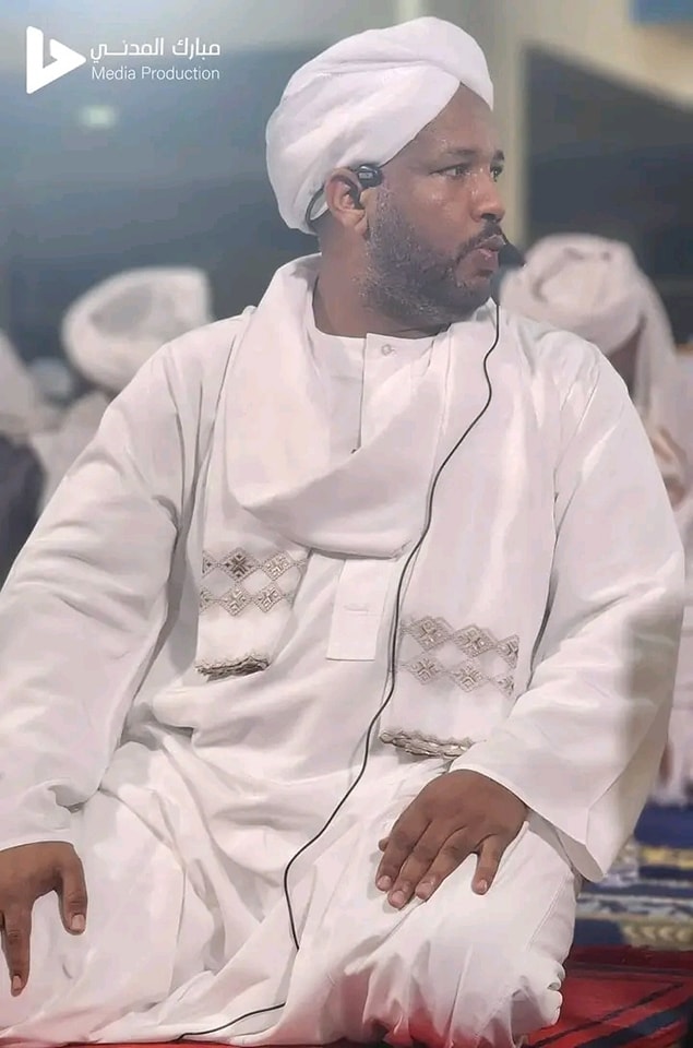 شاهد بالصور.. المقرئ السوداني الزين محمد أحمد يؤم المصلين في صلاة التراويح بمدينة جوبا 431194550 800472288778443 5465560817053225638 n