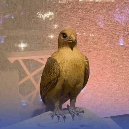 صقر خشبي لنحات سعودي بـ150 ألفاً تنزيل 5 1 jpeg