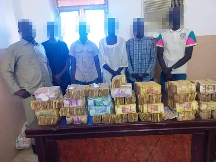 مباحث عطبرة تفك طلاسم جريمة سرقة وتنجح في الوصول للمتهمين والمعروضات في وقت وجيز FB IMG 1712574916062