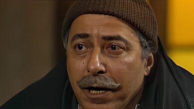 صلاح السعدني - شاهد.. نجل الفنان صلاح السعدني ينفعل ويسب الصحفيين في جنازة والده
