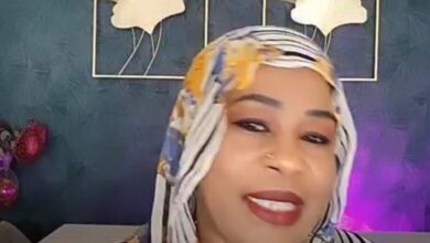 ماما كوكي 780x470 1 - شاهد بالفيديو.. الناشطة السودانية الشهيرة مدام كوكي تسخر من “القحاتة” وحمدوك: (كنت معاهم وخليتهم.. كانوا سايقننا زي القطيع وبسببهم خربنا وش مع البشير لمن قال أدوني فرصة)