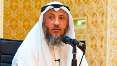images 14 - داعية كويتي يثير الجدل بسبب تحريم ارتداء الرجال للملابس الحمراء.. وفجر السعيد ترد بآية قرآنية