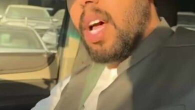 462582148 1673320413243716 6448484150981069565 n 706x470 1 - شاهد بالصورة والفيديو.. بطريقة مضحكة ناشط سعودي يظهر بالزي القومي السوداني ويقلد السودانيين في حماقتهم عند الذهاب لبيع سيارة