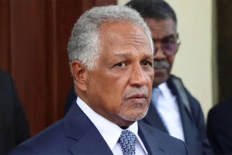 أول تحرك خارجي لرئيس وزراء السودان.. هل تنجح القمة العربية في احتواء الأزمة؟ ثثث 1746004615