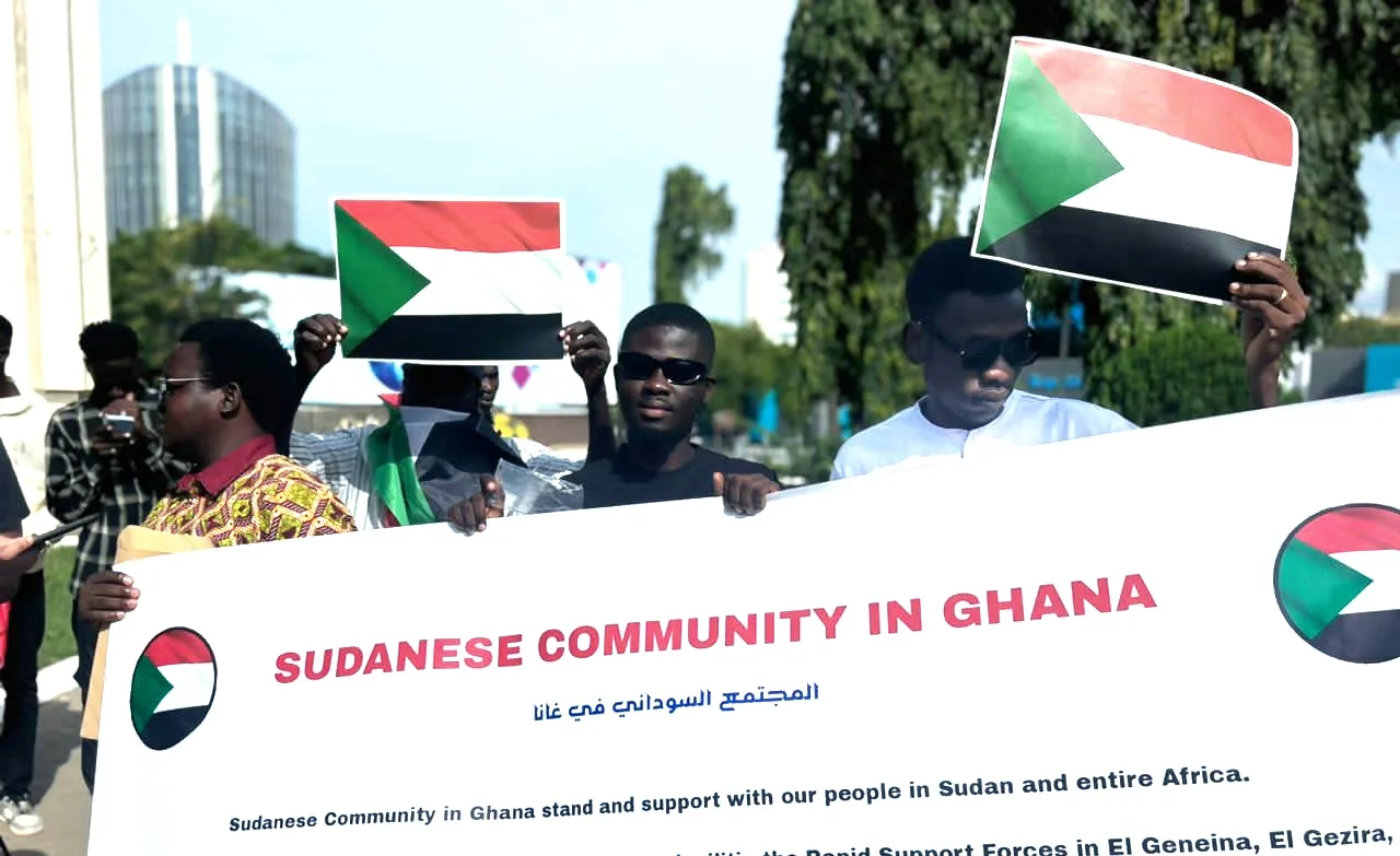 أكرا تهتف للسودان: تضامن أفريقي ضد الحرب والمآسي الإنسانية سودانيين في غانا
