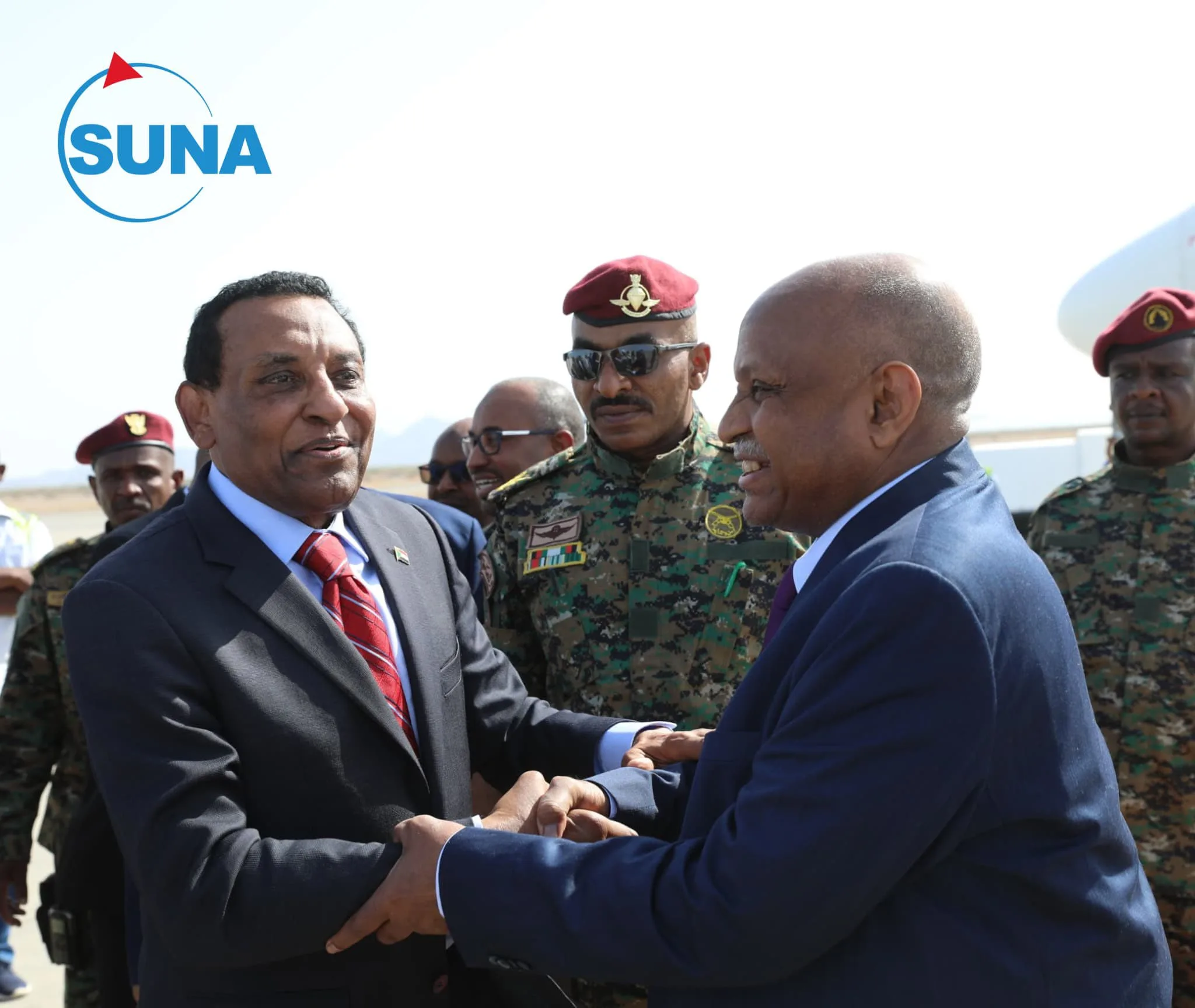 كامل ادريس يصل بورتسودان