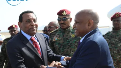 كامل ادريس يصل بورتسودان