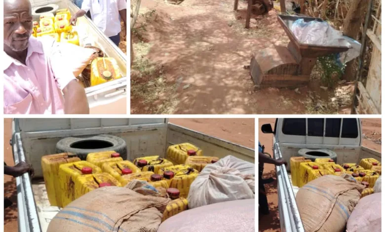 بالصورة .. ضبط مصنع زيوت خطير يخلط "الأمباز" بالتبلدي في أمدرمان مصنع عشوائي