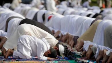 images 27 - هل تصح إمامة كبير السن الذي يصلي جالساً ؟ أمين الفتوى يجيب