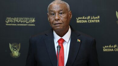 وزير الداخلية السوداني - وزير الداخلية يبحث مع والي شمال دارفور تسهيل استخراج الأوراق الثبوتية للمواطنين