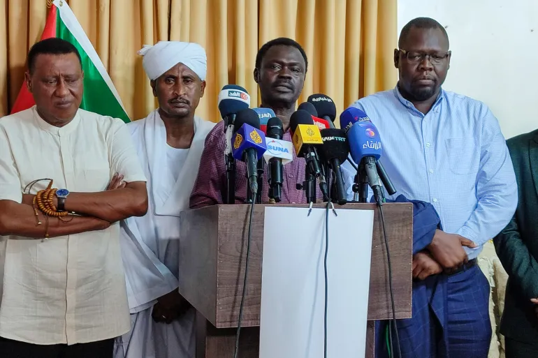 ماذا تعني وكيف قرأ محللون استعداد مناوي للتواصل مع الدعم السريع؟ الكتلة الديموقراطية مناوي