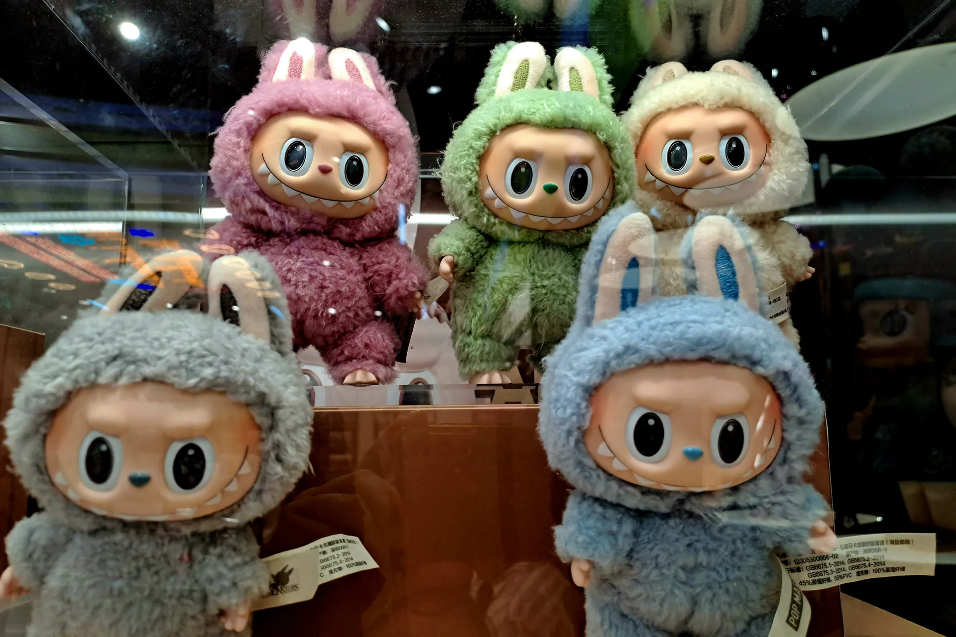 الصين تُلاحق تقليد دمية "لابوبو" .. كيف أصبحت كنز الصين الجديد؟ لابوبو