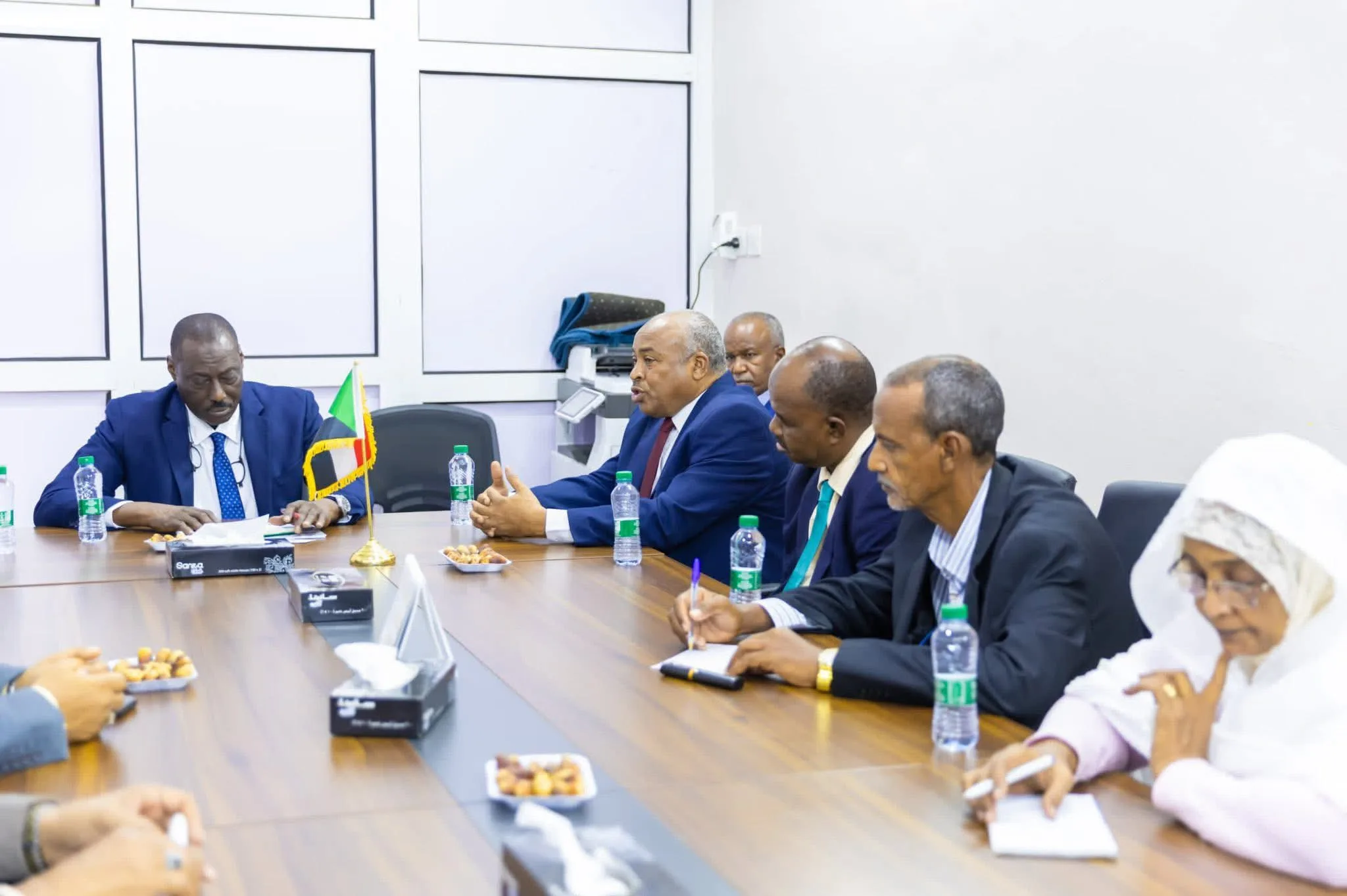 وفد سعودي في زيارة لوزارة المالية لبحث الاستثمار