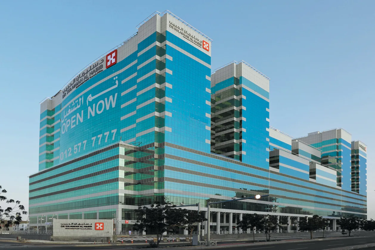 الأول من نوعه في السعودية .. إجراء عمليات حساسة بأحدث روبوت جراحي سليمان الحبيب