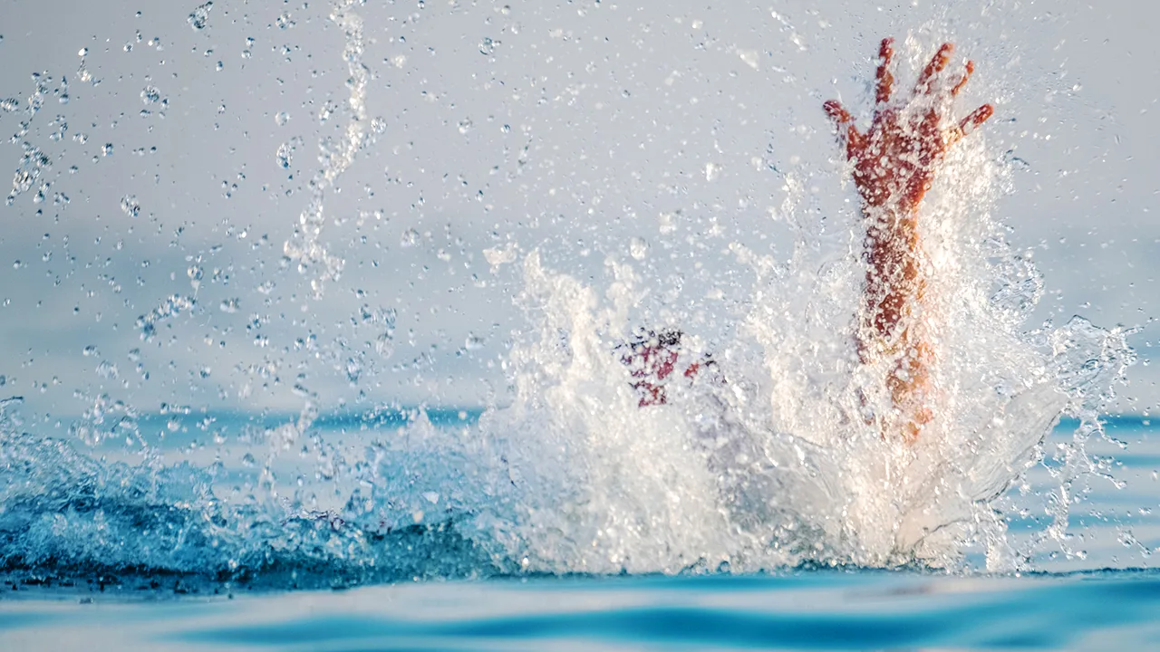 غرق شقيقات سودانيات