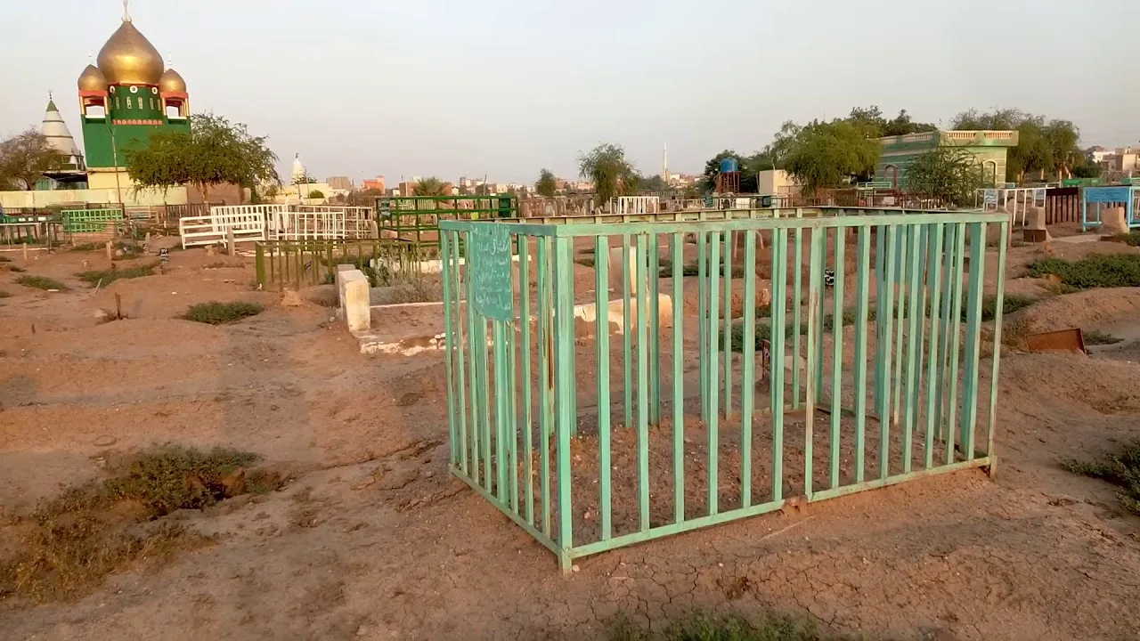 تشييع رفات الشهيد جاسم عثمان في مقابر حمد النيل مقابر حمد النيل