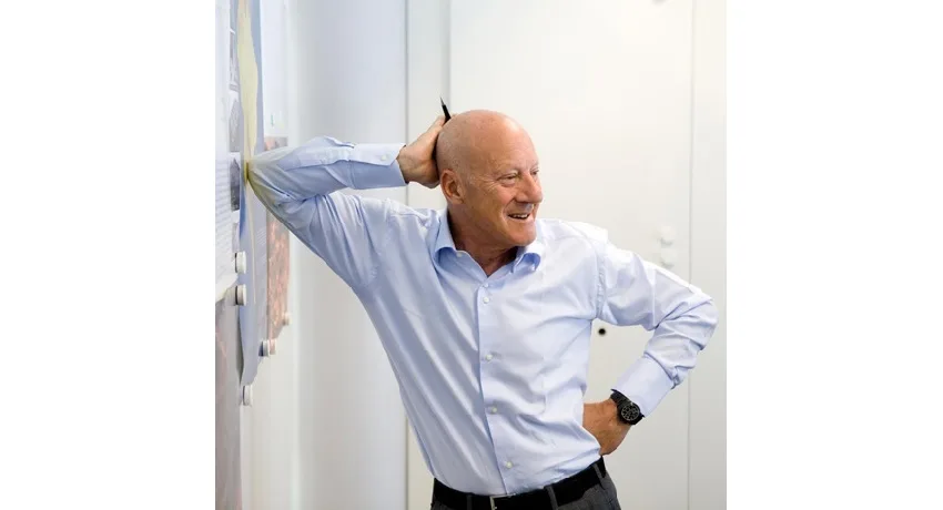 من هو نورمان فوستر؟ مصمم مطار أبها وصانع ناطحات السحاب نورمان فوستر