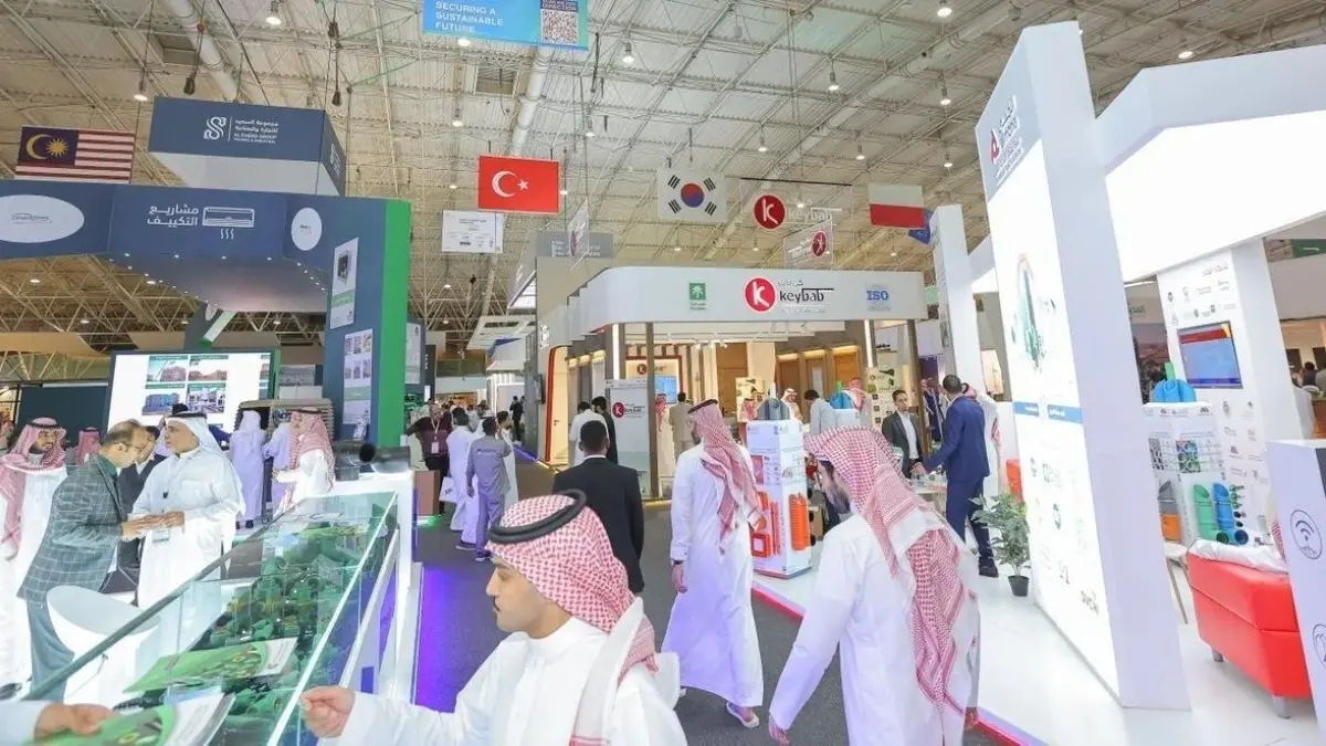 كاتب سعودي: على السعوديين التعود على المدير والزميل الأجنبي وظائف السعودية