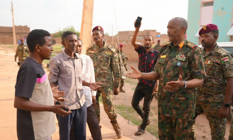 البرهان يزور نازحي الفاشر في مدينة الدبة ويؤكد اهتمام الدولة بمعاناتهم البرهان يزور الهلالية